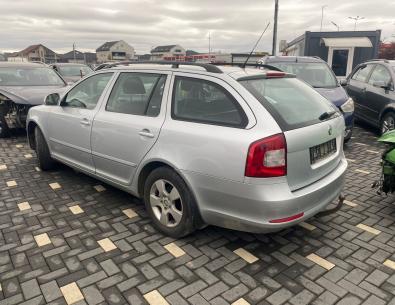 Dezmembrez piese caroserie, motor, cutie viteze, suspensie Skoda Octavia 2 Combi (1Z5) 1.6 TDI 2010, CAYC