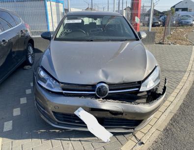 Dezmembrez piese caroserie, motor, cutie viteze, suspensie VW Golf 7 (5G) 1.6 TDI 2015, CLHA