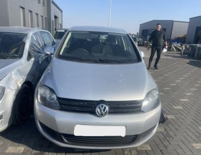 Dezmembrez piese caroserie, motor, cutie viteze, suspensie Volkswagen Golf 6 Plus 1.6 TDI, CAYC.